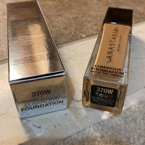 Anastasia Beverly Hills Luminous Foundation in 370W - Picture 4 of 5
